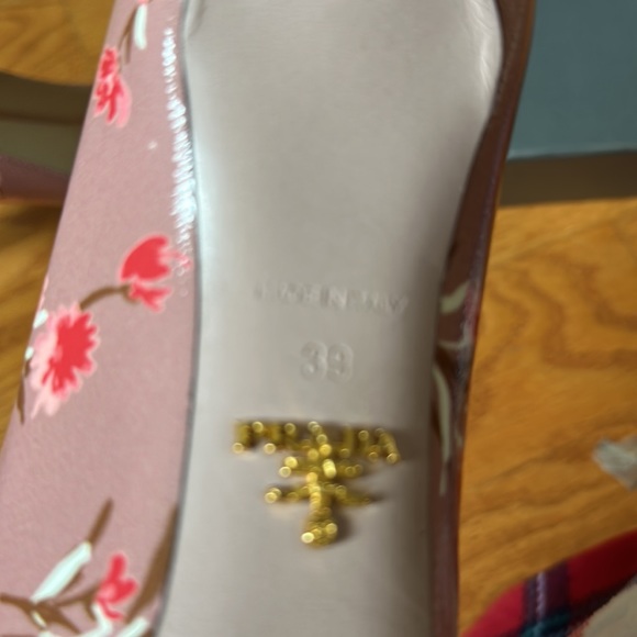 Prada leather flower pump Authentic - Picture 5 of 5